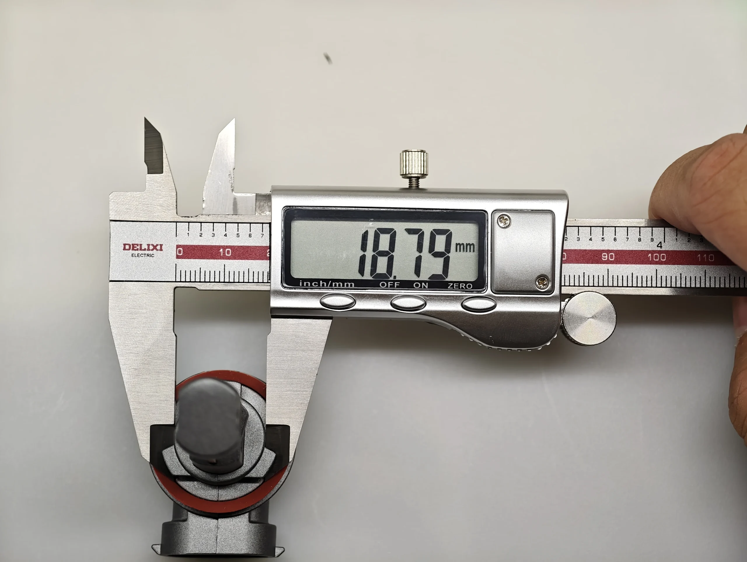 E4E H11 LEDr lamp-body thickness measurement