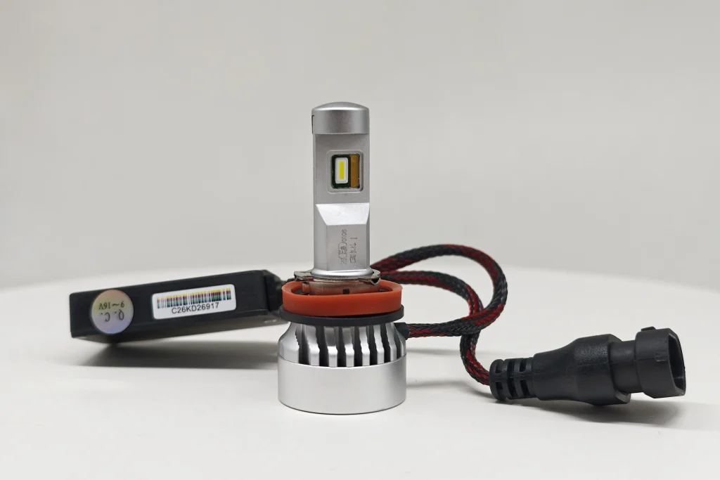 EB H11 LEDr H11-specific PGJ19-2 interface and lamp construction