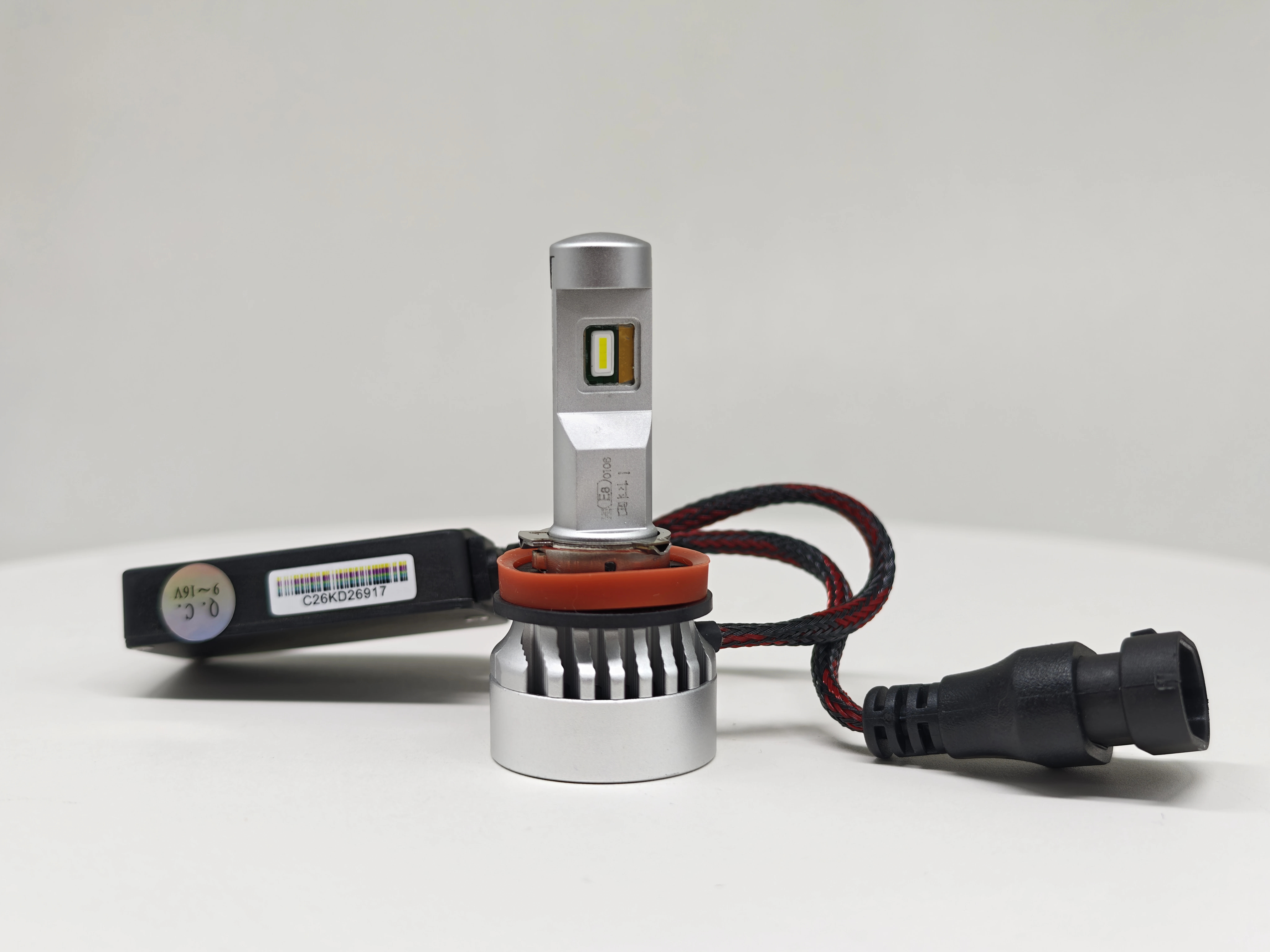 EB H11 LEDr H11-specific PGJ19-2 interface and lamp construction