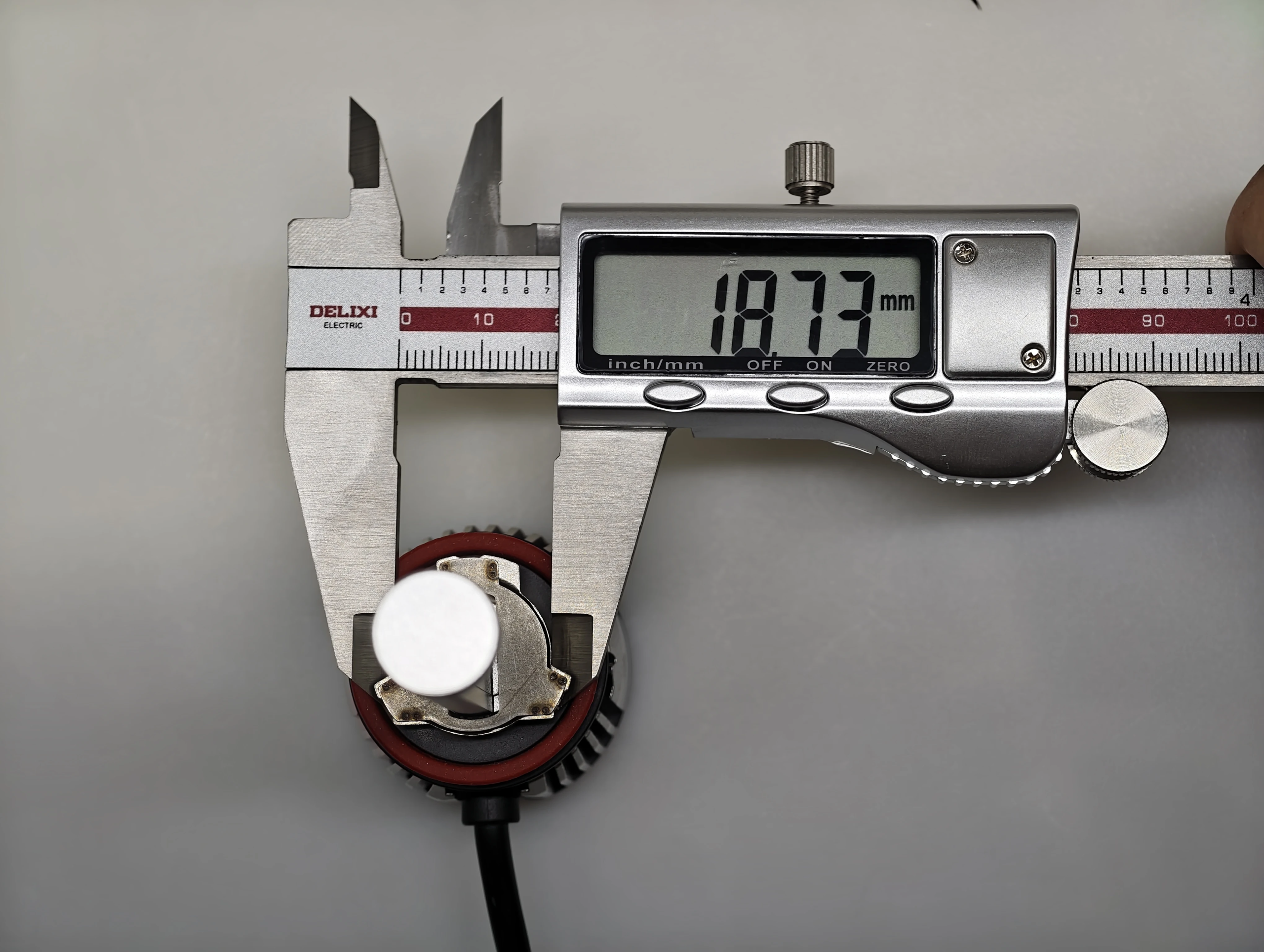 OSRAM Night Breaker LED Smart ECE H11 lamp-body thickness measurement